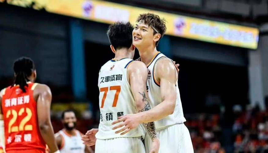 雷霆队强硬表态:霍姆格伦为非卖品