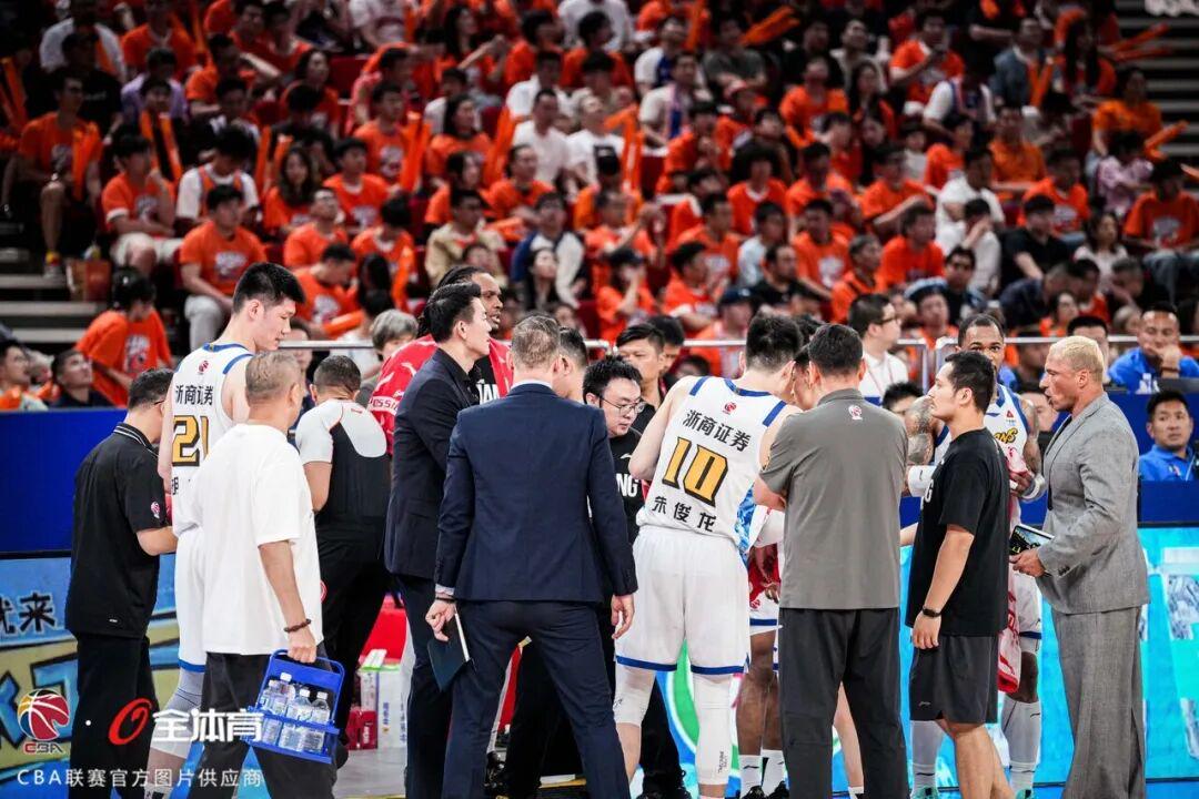 FMVP！布伦森45分带队16分逆转，尼克斯4